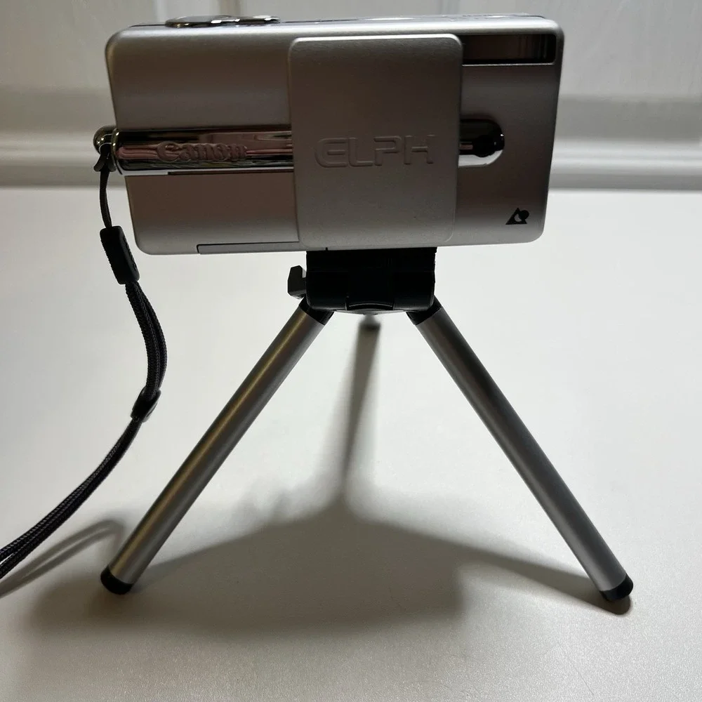 CANON ELPH Z3 COMPACT DIGITAL APS POINT & SHOOT FILM‎ CAMERA W Tripod - Untested